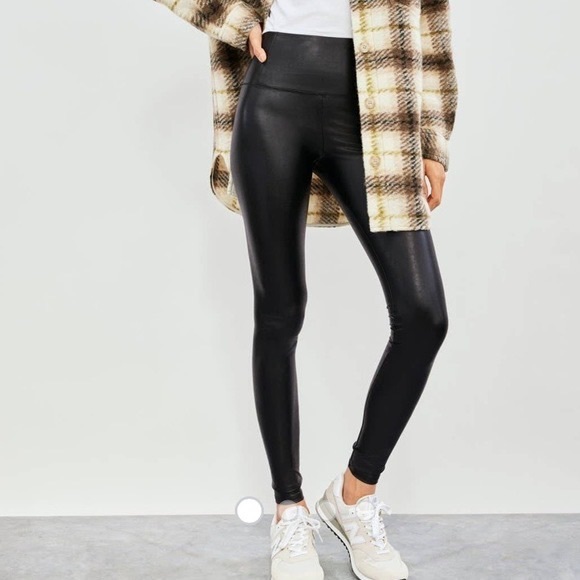 Wilfred Free Daria Leggings Black Faux Leather - Picture 7 of 9